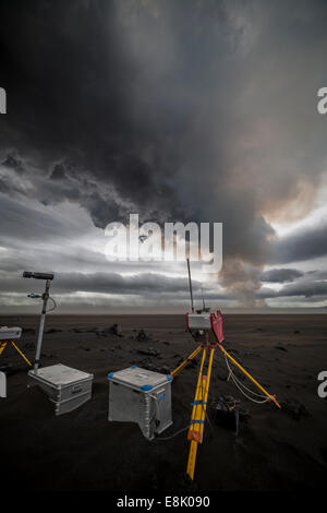 Ceneri vulcaniche nubi. Materiale scientifico istituito per controllare l'Holuhraun eruzione fissurale, dal vulcano Bardarbunga, Islanda. Foto Stock