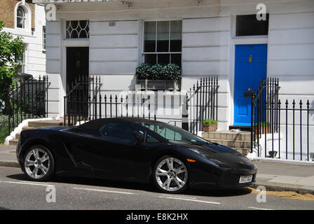 Lamborghini parcheggiata in Chelsea Street, London REGNO UNITO Foto Stock