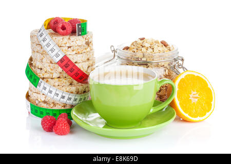 Sana colazione con muesli. Isolato su sfondo bianco Foto Stock