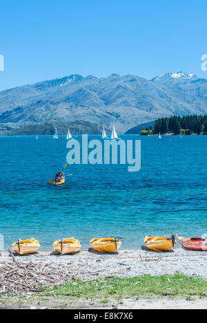 Nuova Zelanda, Isola del Sud, Otago, kayak sul lago Wanak (formato di grandi dimensioni disponibili) Foto Stock
