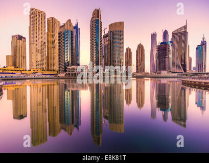 Grattacieli di Dubai Marina. Emirati arabi uniti Foto Stock