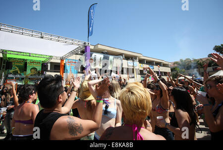Il 2014 Dinah Shore Weekend, Club Gonne " party in piscina con: atmosfera dove: Palm molle, California, Stati Uniti quando: 06 Apr 2014 Foto Stock