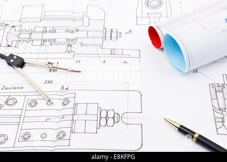 Bozza PROGETTO di disegno dell'industria dettaglio come il bullone vite con compassi ingegnere dello strumento di misura e la penna a sfera nero Foto Stock