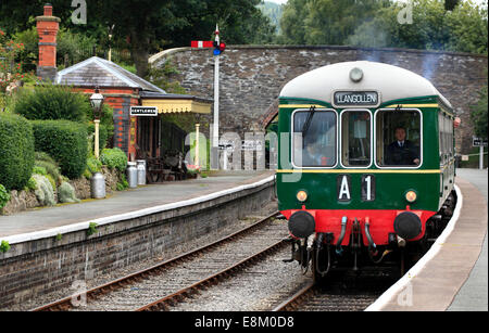 La classe109 DMU in partenza stazione Carrog come teste lungo la Dee Valle a Llangollen. Llangollen Railway, Denbighshire, Wal Foto Stock