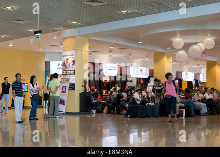 Area di partenza, l'aeroporto internazionale di Phnom Penh, Cambogia Foto Stock
