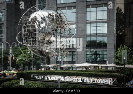 Il mondo di fronte Trump International Tower & Hotel, New York - USA Foto Stock