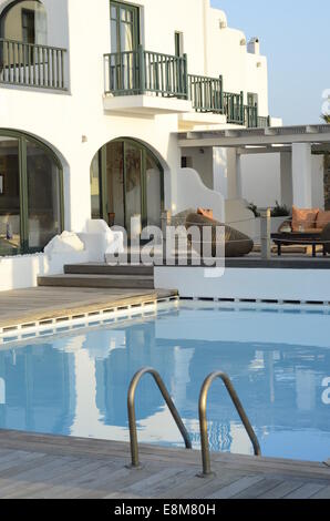 Tharroe di Mykonos Hotel zona piscina Foto Stock
