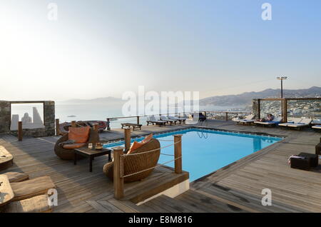 Tharroe di Mykonos Hotel zona piscina Foto Stock