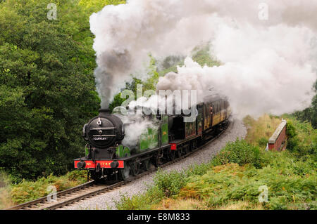 Treno a vapore 1 arrampicata in gradiente 49 sulla North Yorkshire Moors Railway, con un treno legata a Pickering. Foto Stock