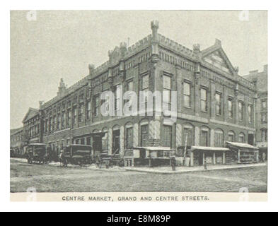Questa illustrazione del 1893 tratta dalla collezione King's NYC mostra il Centre Market all'incrocio tra Grand Street e Centre Street di New York, che riflette il vivace paesaggio commerciale e architettonico della fine del XIX secolo. Foto Stock