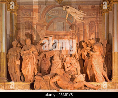 Bologna - "transito della Madonna " è un gruppo di 14 statue in terracotta (1522) da Alfonso Lombardi nell' Oratorio de Batutti' Foto Stock