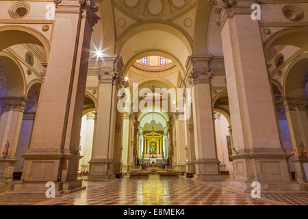 Padova, Italia - 9 Settembre 2014: la navata della chiesa basilica di Santa Giustina Foto Stock