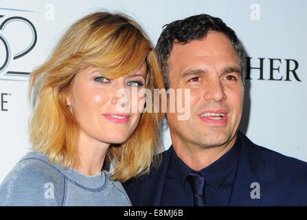 New York, NY, STATI UNITI D'AMERICA. 10 ottobre, 2014. Sunrise Coigney, Mark Ruffalo presso gli arrivi per FOXCATCHER Premiere nella 52a New York Film Festival, Alice Tully Hall presso il Lincoln Center di New York, NY Ottobre 10, 2014. Credito: Gregorio T. Binuya/Everett raccolta/Alamy Live News Foto Stock