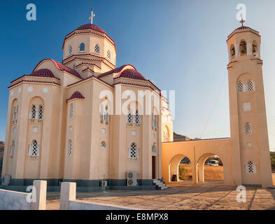 La chiesa di Charalambos situato a Exo Gonia sull'isola greca di Santorini. Foto Stock