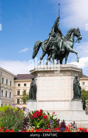 Statua equestre di re Ludwig I di Monaco di Baviera, costruito 1862 Foto Stock