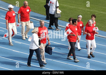 Tokyo, Giappone. Undicesimo oct, 2014. Olympian, evento commemorativo del 1964 Tokyo Olimpici e Paralimpici 50 anni Memorial week è tenuto a Komazawa Athletics Stadium, Tokyo, Giappone. © AFLO SPORT/Alamy Live News Credito: Aflo Co. Ltd./Alamy Live News Foto Stock