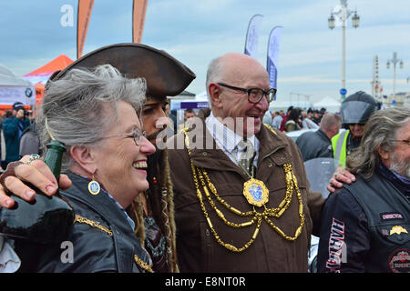 Brighton, Regno Unito. Xii Ottobre, 2014. Il sindaco e il Sindaco a Brightona Cuore Fondazione festival a Madera Drive Brighton, Sussex, Regno Unito. Credito: Paolo Briden/Alamy Live News Foto Stock