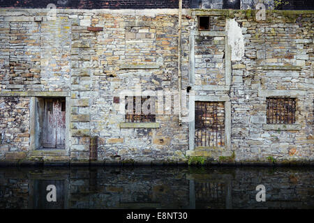 Murata e abbandonata mill a Blackburn Foto Stock