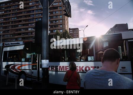 Scena di strada a Pristina, Kosovo Balcani Foto Stock