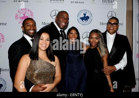 Magic Johnson, moglie Cookie Johnson, bambini Elisa Johnson, Andre Johnson & Earvin Johnson III Giostra della speranza sfera 2014.11.10 Beverly Hills Foto Stock