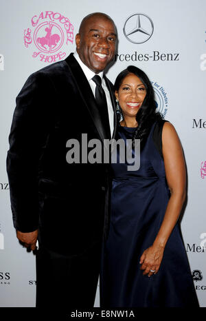 Magic Johnson & moglie Cookie Johnson Giostra della speranza sfera 2014.11.10 Beverly Hills Foto Stock