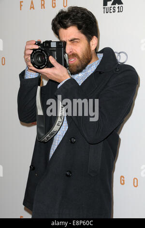 FX Upfront rete Premiere Screening di 'Fargo' - tappeto rosso arrivi con: Adam Goldberg dove: Manhattan, New York, Stati Uniti quando: 10 Apr 2014 Foto Stock