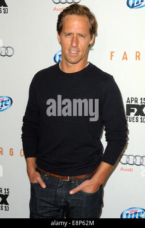 FX Upfront rete Premiere Screening di 'Fargo' - tappeto rosso arrivi con: Nat Faxon dove: Manhattan, New York, Stati Uniti quando: 10 Apr 2014 Foto Stock