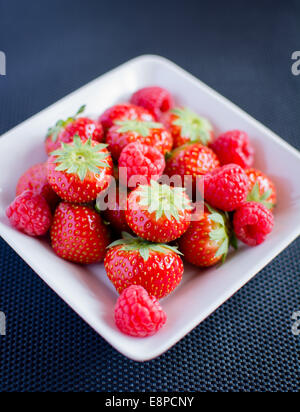 Fragole, lamponi Foto Stock