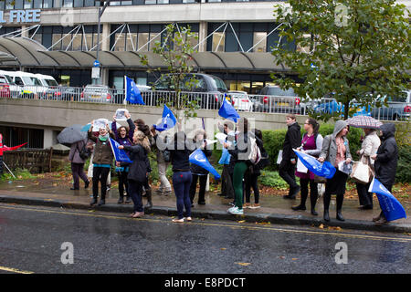 Londra, Regno Unito. 13 ottobre, 2014. NHS sciopero che include infermieri, facchini, il servizio ambulanza e lavoratori di manutenzione. Credito: Fantastico/coniglio Alamy Live News Foto Stock