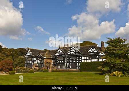 Storico Tudor Manor House a Speke, Liverpool, in Inghilterra. Foto Stock