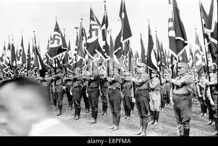 Norimberga Rally 1933 a Norimberga, Germania - linea di unità SA (Sturmabteilung) presso i raduni del partito nazista. (Difetti di qualità dovuti alla copia storica dell'immagine) Fotoarchiv für Zeitgeschichtee - NESSUN SERVIZIO DI CABLAGGIO – Foto Stock