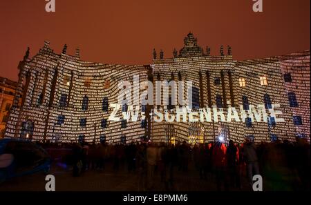 Il Festival delle luci di Berlino Germania. "Il Festival delle luci trasforma alcuni degli edifici e dei monumenti più famosi di Berlino in un mondo artisticamente incantevole pieno di arte leggera creativa, uno dei più grandi festival di illuminazione del mondo attira migliaia di turisti a Berlino ed è un festival preferito tra i berlinesi. Credit: Suzanne Kirstein/Alamy Live News Foto Stock