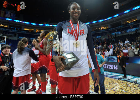 Istanbul, Turchia. 05 ott 2014. La FIBA International womens basket campionati del mondo finale. Spagna contro gli Stati Uniti d'America. Il Team USA celebrare la loro vittoria. © Azione Sport Plus/Alamy Live News Foto Stock