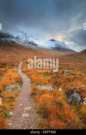 Lairig Gartain vicino alla cima del Passo di Glencoe, Scozia Foto Stock