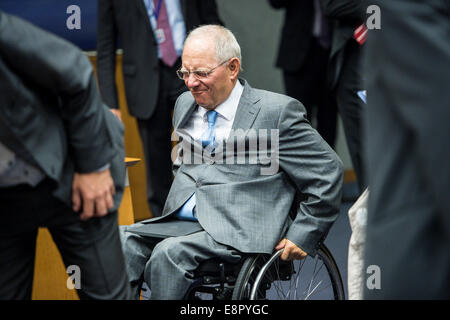 Lussemburgo, Lux, Lussemburgo. Xiii oct, 2014. Wolfgang Schauble, ministro federale tedesco delle finanze durante un eurogruppo incontro presso la sede centrale dell'UE al Kirchberg Centro Conferenze a livello europeo la sede del Consiglio di Lussemburgo del 13.10.2014 Credito: Wiktor Dabkowski/ZUMA filo/Alamy Live News Foto Stock