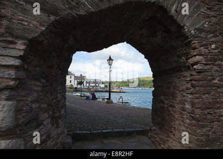 Vista sul fiume Dart Kingswear da Bayard's Cove Castello, Dartmouth, Devon, Inghilterra, Regno Unito Foto Stock