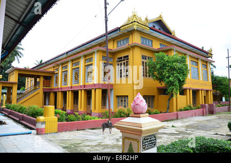 Kyauk Htat Gyi Pagoda di Yangon, la Birmania. Foto Stock