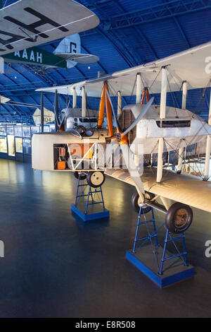 Alcock & Brown's Vickers Vimy biplano,il Museo delle Scienze, Kensington, Londra, Inghilterra, Regno Unito. Foto Stock