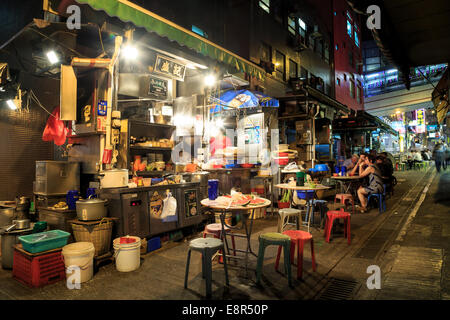Cucinata cibo in stallo centrale, Hong Kong Foto Stock