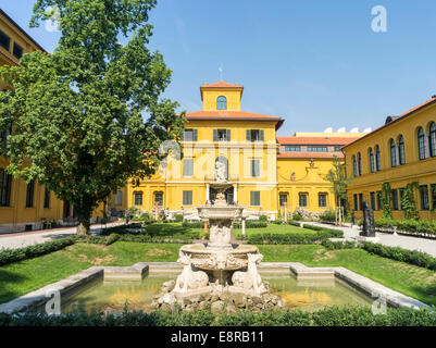 Lenbachhaus (Lenbach edificio) e la sua staedtische Galarie (pinacoteca comunale) vicino a Konigsplatz a Monaco di Baviera, Germania. Foto Stock