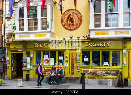 Il Oliver St John Gogarty pub in Temple Bar nel centro della città, a Dublino Repubblica di Irlanda Foto Stock