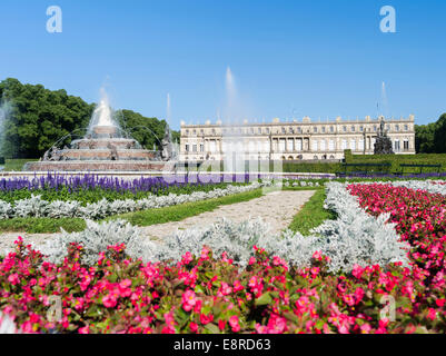 La facciata occidentale (Gartenfassade) di Herrenchiemsee Palace, situato su di un isola del lago Chiemsee, Baviera, Germania. Foto Stock