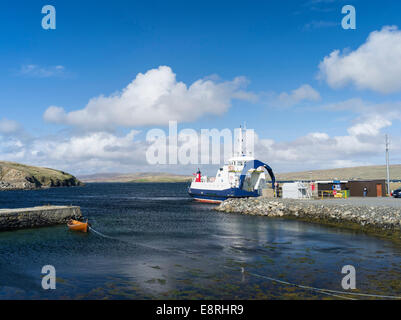 Yell isola, traghetto a Gutcher, collega Yell con Unst e Fetlar, isole Shetland, Scozia. Foto Stock