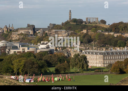 Vedute aeree di Edinburgh City, visto dalla cima del Arthur' Seat, a Edimburgo, Scozia, Regno Unito. Foto Stock