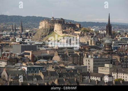 Vedute aeree di Edinburgh City, visto dalla cima del Arthur' Seat, a Edimburgo, Scozia, Regno Unito. Foto Stock