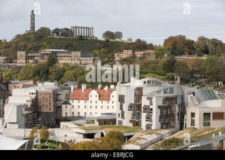 Vedute aeree di Edinburgh City, visto dalla cima del Arthur' Seat, a Edimburgo, Scozia, Regno Unito. Foto Stock