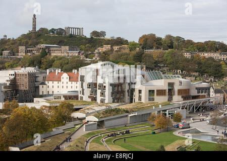 Vedute aeree di Edinburgh City, visto dalla cima del Arthur' Seat, a Edimburgo, Scozia, Regno Unito. Foto Stock