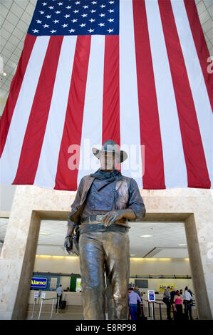 John Wayne statua in aeroporto in Orange County, California Foto Stock