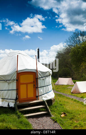 Regno Unito, Inghilterra, Devon, Est Yarde, Yarde Orchard Bunkhouse campeggio, yurta e tende Foto Stock