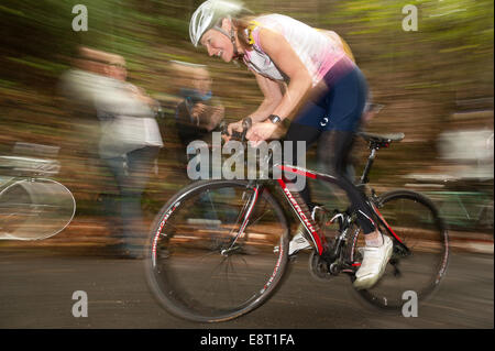 York Hill IdeHill, Kent REGNO UNITO 12 ottobre 2014. Il più antico ciclo continua in gara il mondo iniziò nel 1887 come un Hill climb Foto Stock